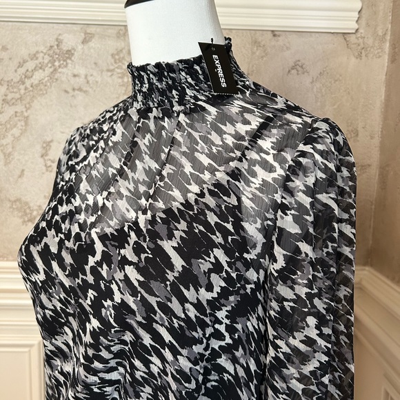 Top - Picture 3 of 3